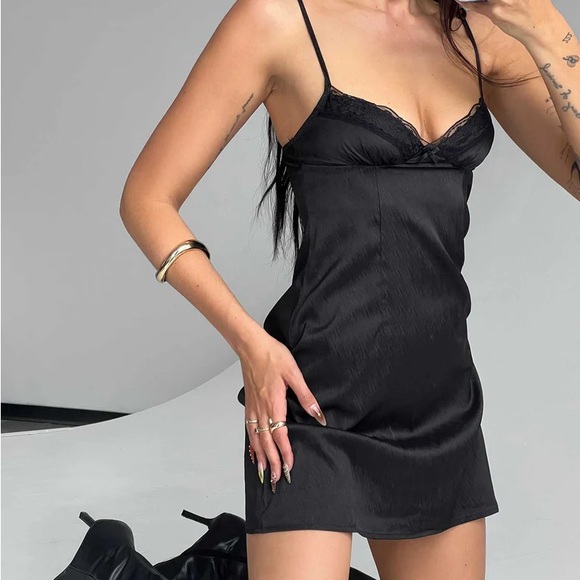 selling the dale mini black dress from princess polly! - Picture 2 of 8